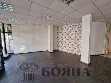 For rent - Store/Office/Storage/Beauty saloon in Center,  Ruse