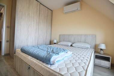Închiriere - Apartament în Văzrajdane,  Burgas