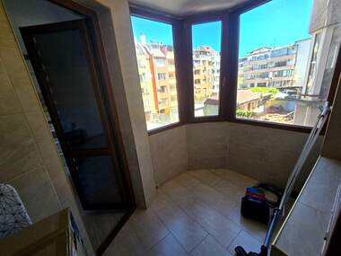 Miete - Wohnung in Wazrajdane,  Burgas