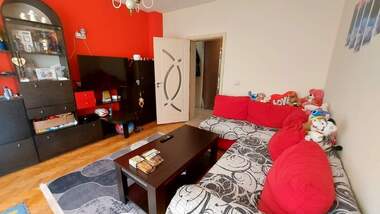For sale - Apartment in Mladejki halm,  Haskovo