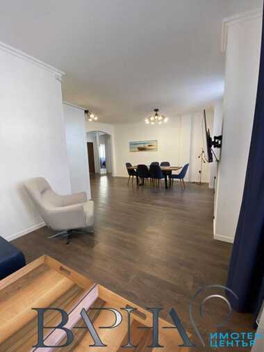 Închiriere - Apartament în Wider Center,  Varna