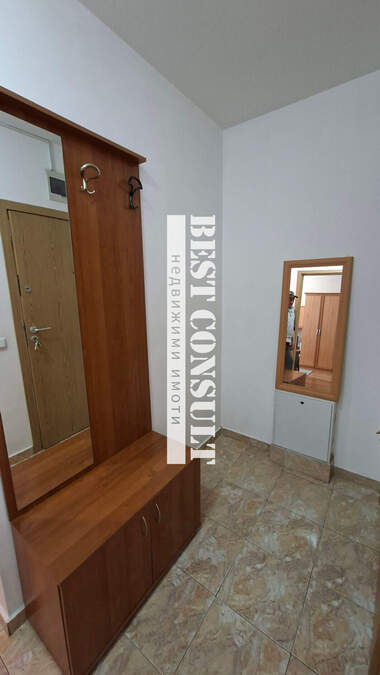 Închiriere - Apartament în Văzrajdane,  Ruse