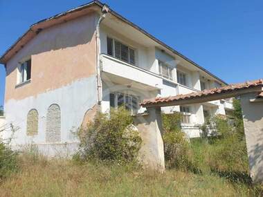 For sale - Ваканционен комплекс - Building with real estate in Levski,  Pazardjik