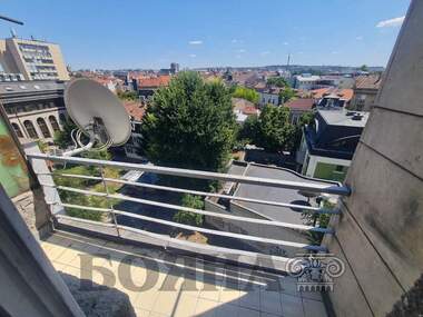 Închiriere - Apartament în Center,  Ruse