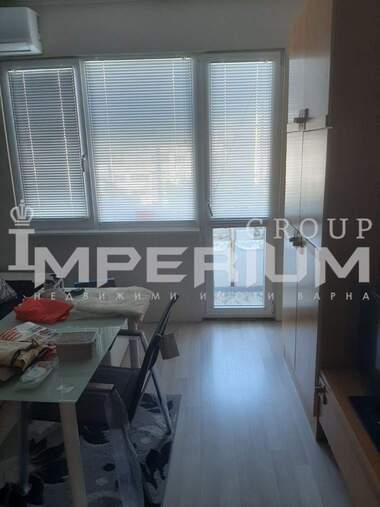 Închiriere - Apartament în Levski,  Varna