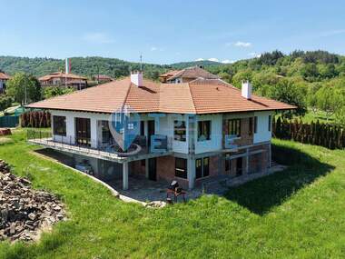 Продажба - Къща в Средни Колиби,  Велико Търново