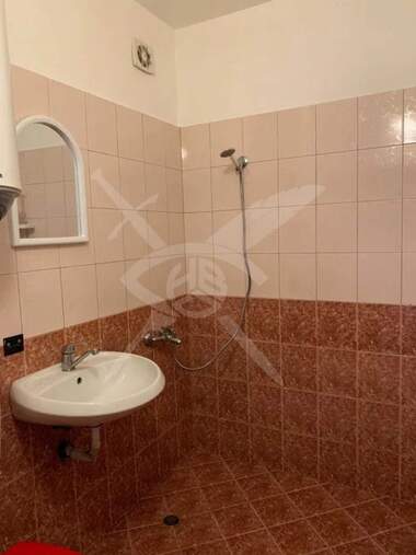 Închiriere - Apartament în Kolhozen pazar,  Varna