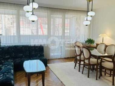 Închiriere - Apartament în Stariat grad,  Plovdiv