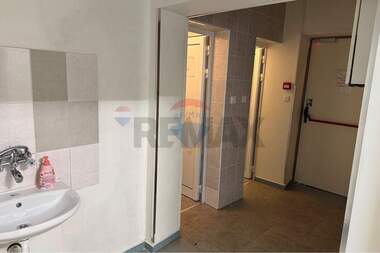 For rent - Store/Beauty saloon/Venue/Dental office in Center,  Shumen