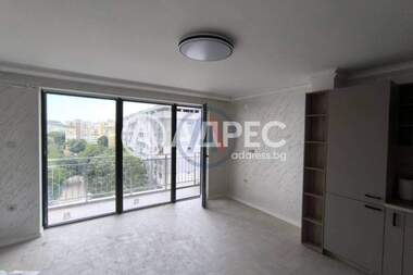 Vânzare - Apartament în Avtogara,  Varna