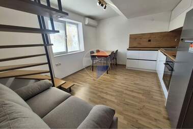 Închiriere - Apartament în Obștiinata,  Varna