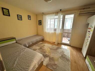 Închiriere - Apartament în Văzrajdane,  Burgas