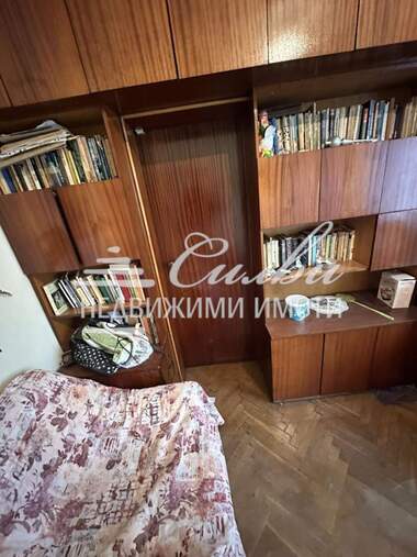 Продажба - Етаж от къща в Дивизионна болница,  Шумен