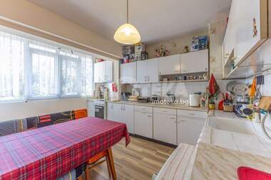 Vânzare - Apartament în Mladost 1,  Varna
