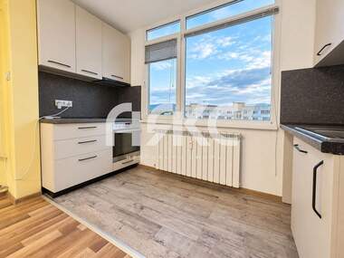 Продажба - Апартамент в Дружба-2,  София