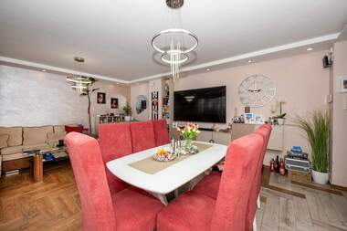 Vânzare - Apartament în Iujen,  Plovdiv