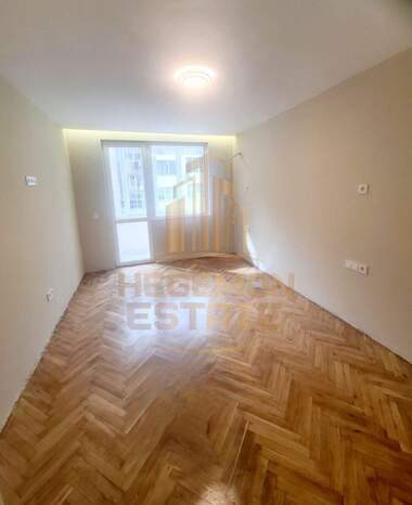 Vânzare - Apartament în Konfuto,  Varna