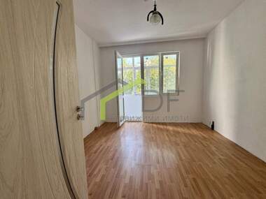 Vânzare - Apartament în Mladost 2,  Varna