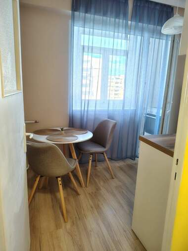 Închiriere - Apartament în Mladost,  Vrața