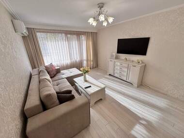 Închiriere - Apartament în Lazur,  Burgas