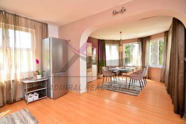 For rent - Floor of a house in Briz,  Varna