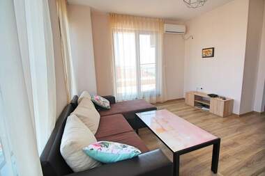 Miete - Wohnung in Izgrew,  Burgas