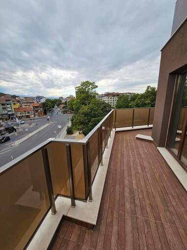 Închiriere - Apartament în Mladejki hălm,  Plovdiv