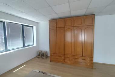 Продажа - Здание в Брезник,  Перник