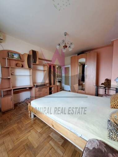 Închiriere - Apartament în Mladost 2,  Varna