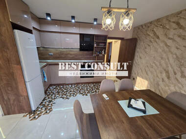 Închiriere - Apartament în Center,  Ruse