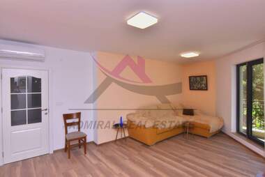 For rent - Apartment in VINS - Cherven ploshtad,  Varna