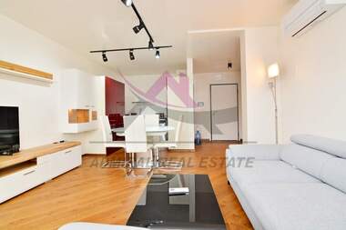 Închiriere - Apartament în Ceaîka,  Varna