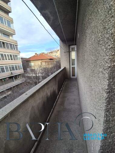 Închiriere - Apartament în Kolhozen pazar,  Varna