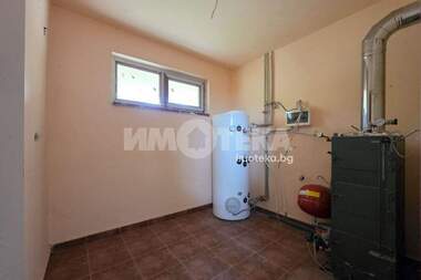 For sale - House in Voluiak,  Sofia