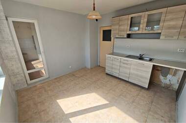 For rent - Apartment in Centralen iujen raion,  Ruse