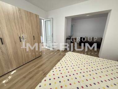 Închiriere - Apartament în Kolhozen pazar,  Varna