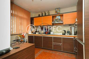Verkauf - Wohnung in Wazrajdane,  Burgas