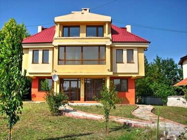 Închiriere - Casă în Vetren,  Burgas