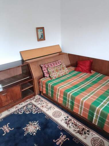Închiriere - Etaj din casă în Varoș,  Razgrad