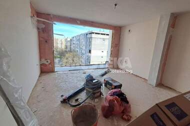 Vânzare - Apartament în Avtogara,  Varna