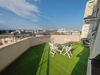 Închiriere - Apartament în Lazur,  Burgas