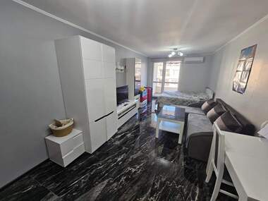 Miete - Wohnung in Mladejki halm,  Plowdiw