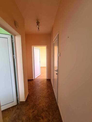 Vânzare - Apartament în Liuben Karavelov,  Haskovo