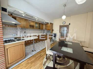 Închiriere - Apartament în Sportna zala,  Varna