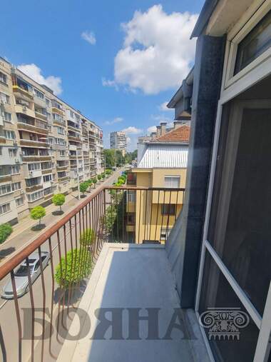 Vânzare - Apartament în Văzrajdane,  Ruse