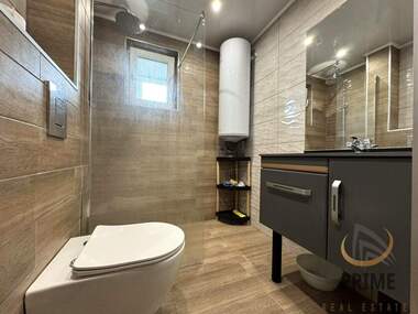 Închiriere - Apartament în Lazur,  Burgas