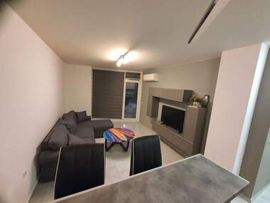 Închiriere - Apartament în Slaveîkov,  Burgas