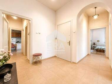Închiriere - Apartament în Center,  Sofia
