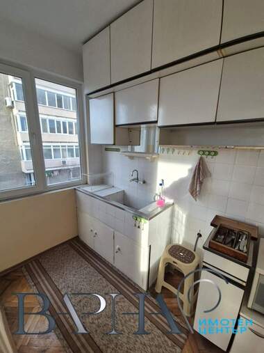 Închiriere - Apartament în Kolhozen pazar,  Varna