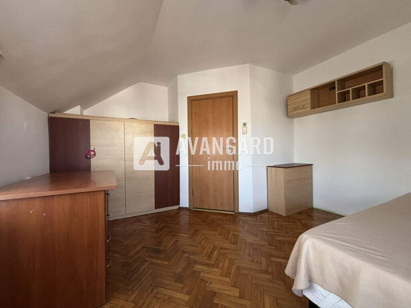 Тристаен Апартамент в Колхозен пазар, Варна – снимка 3